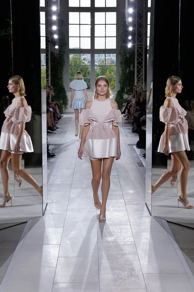 Look 24